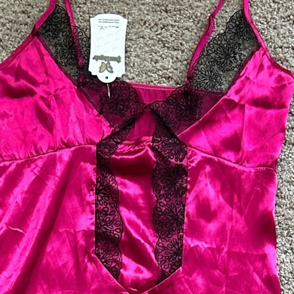 Sener Lingerie Pink Satin Black Lace Side Slit Nightgown NWT Size Medium - Picture 3 of 7
